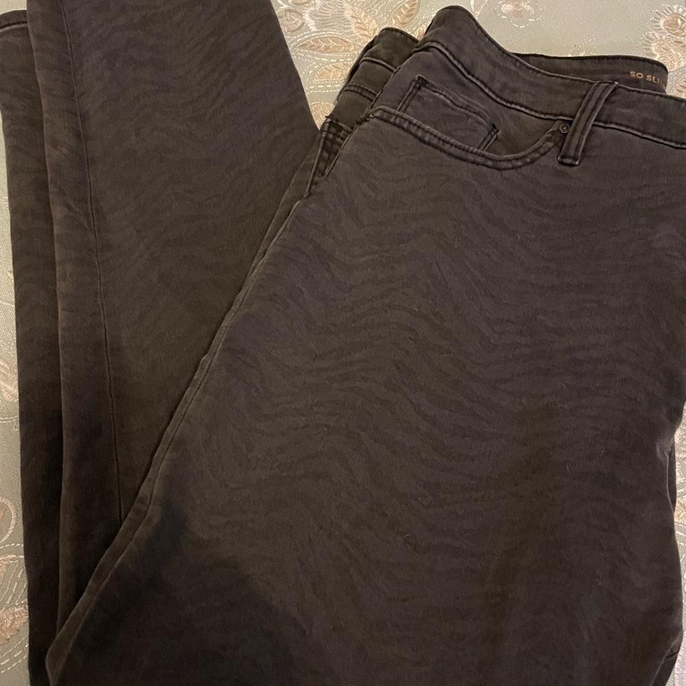 CHICO’S SIZE 14 BLACK SKINNY JEANS with Modern Appeal